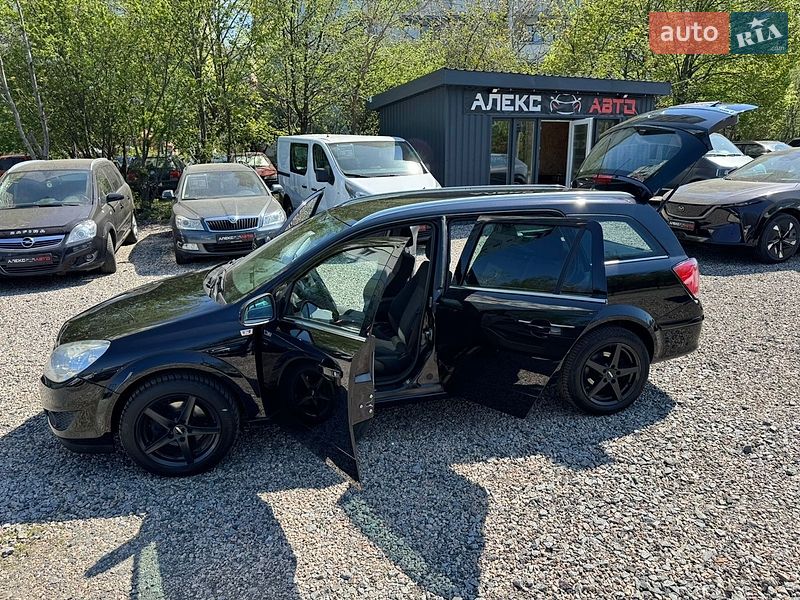 Универсал Opel Astra 2010 в Полтаве