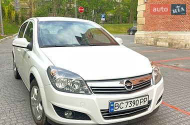 Хэтчбек Opel Astra 2014 в Львове