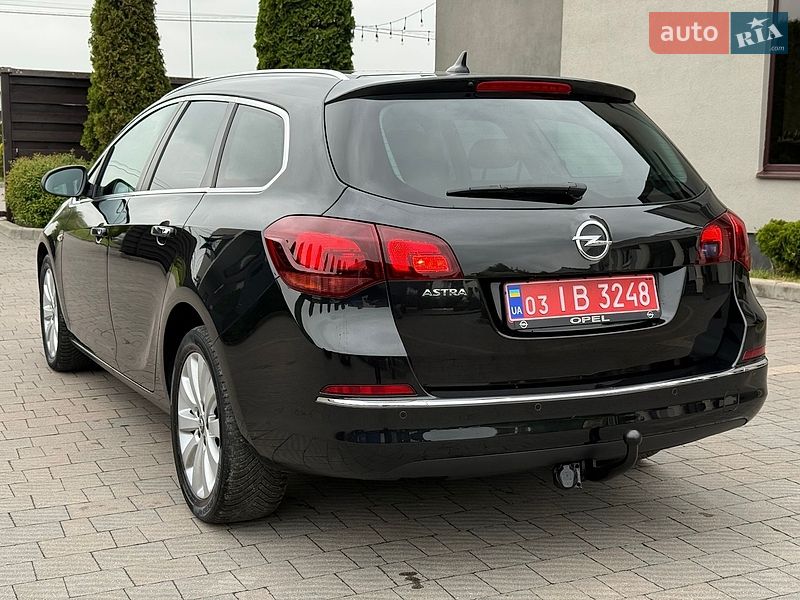 Универсал Opel Astra 2014 в Стрые