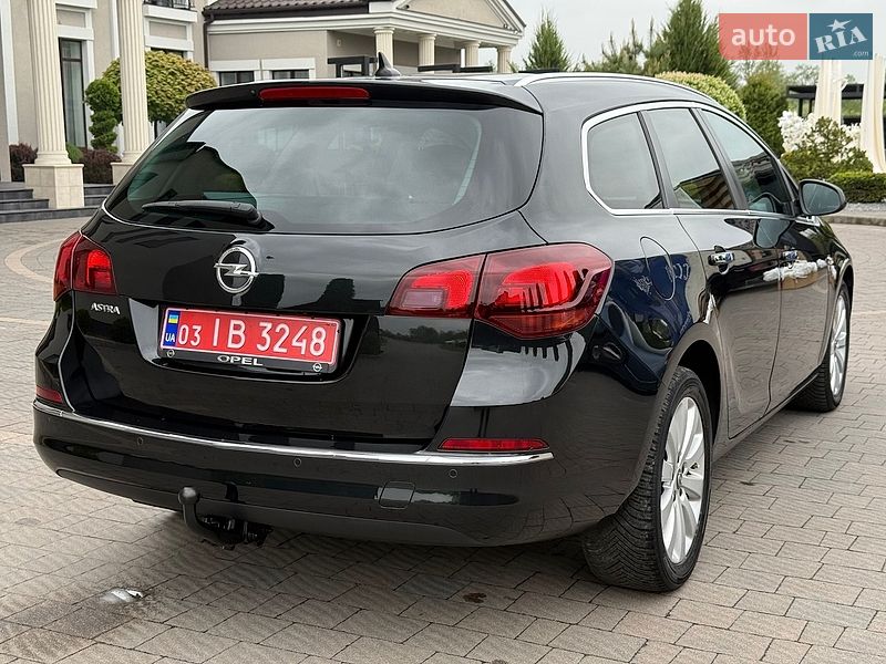Универсал Opel Astra 2014 в Стрые