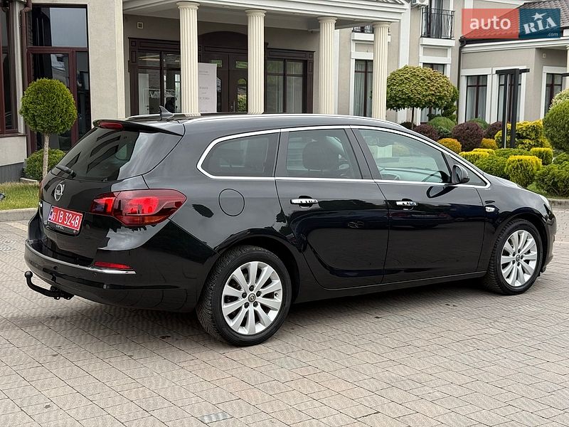 Универсал Opel Astra 2014 в Стрые