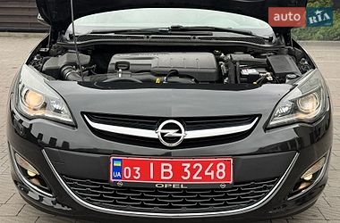 Универсал Opel Astra 2014 в Стрые