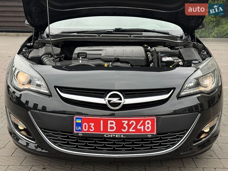 Универсал Opel Astra 2014 в Стрые