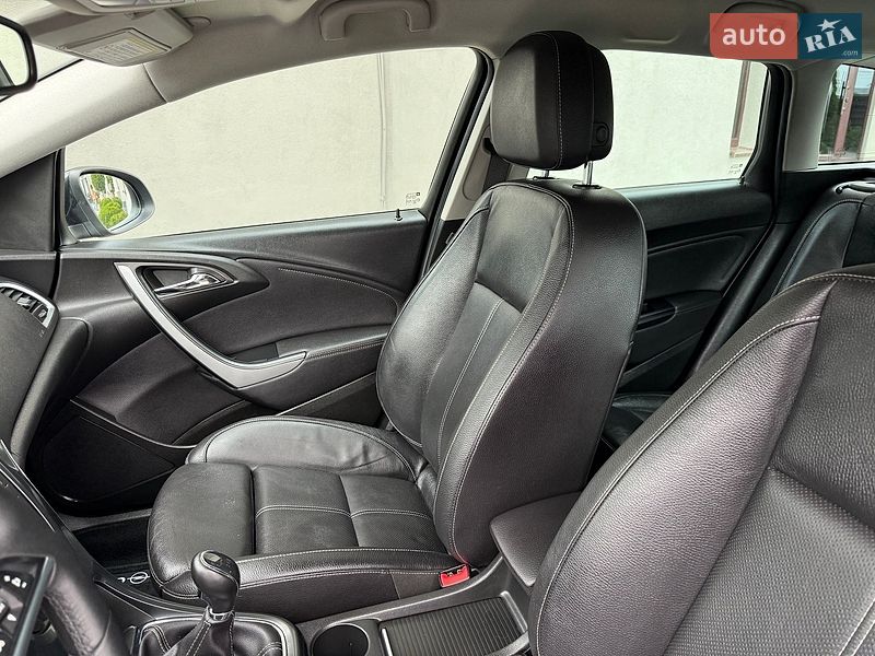 Универсал Opel Astra 2014 в Стрые