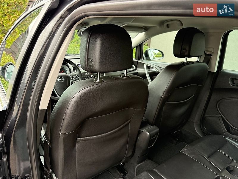 Универсал Opel Astra 2014 в Стрые
