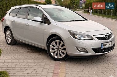Універсал Opel Astra 2011 в Дунаївцях