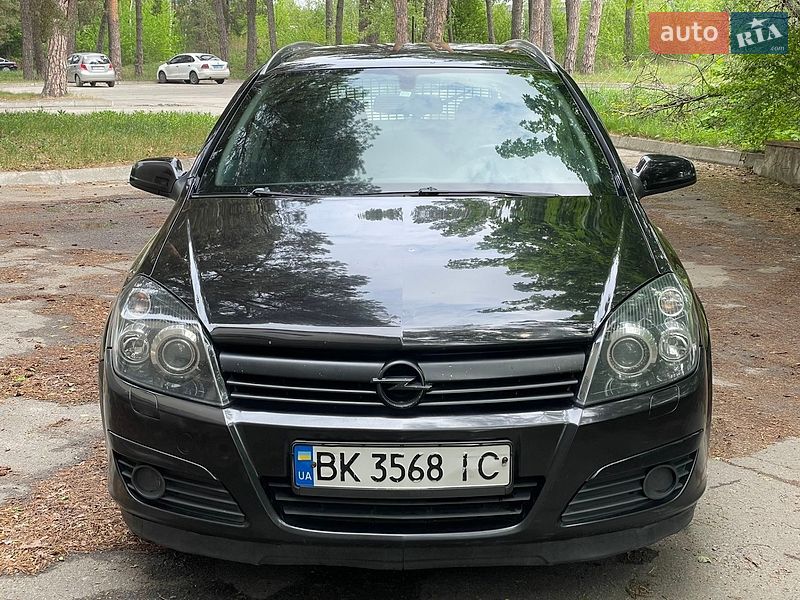 Универсал Opel Astra 2004 в Остроге
