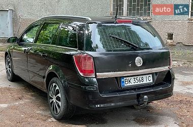 Универсал Opel Astra 2004 в Остроге
