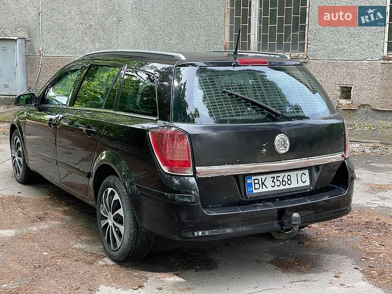 Универсал Opel Astra 2004 в Остроге