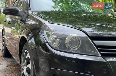 Универсал Opel Astra 2004 в Остроге