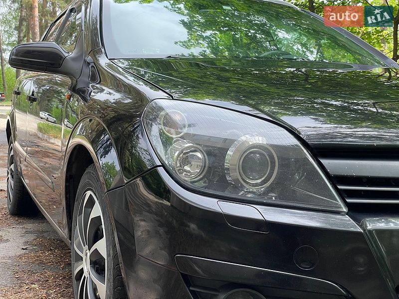 Универсал Opel Astra 2004 в Остроге