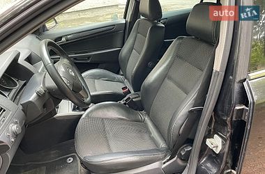 Универсал Opel Astra 2004 в Остроге