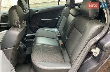 Универсал Opel Astra 2004 в Остроге