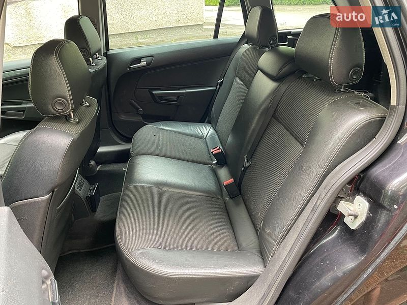 Универсал Opel Astra 2004 в Остроге