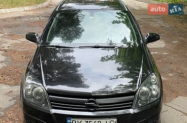 Универсал Opel Astra 2004 в Остроге
