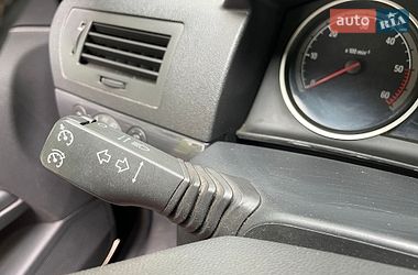 Универсал Opel Astra 2004 в Остроге