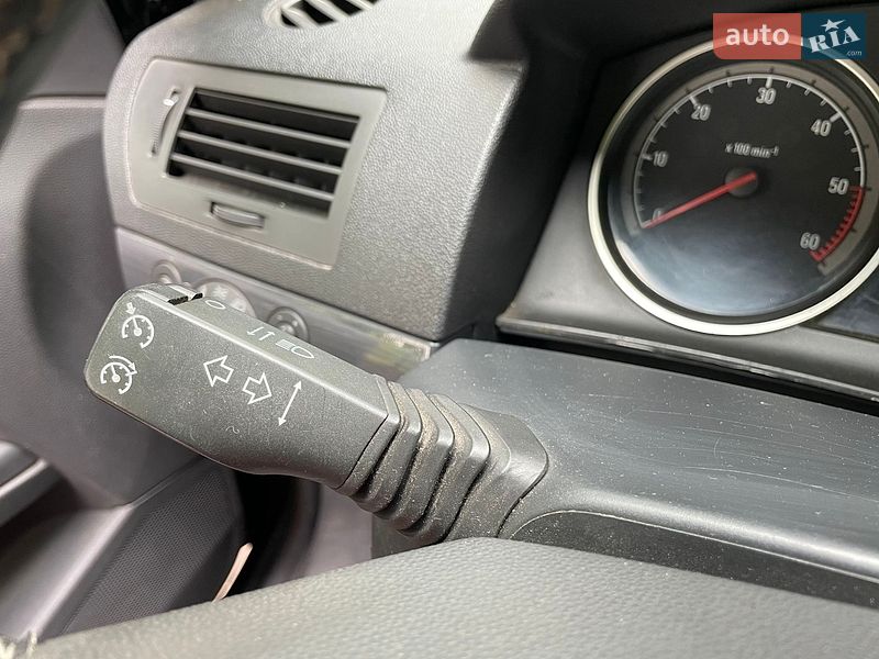 Универсал Opel Astra 2004 в Остроге