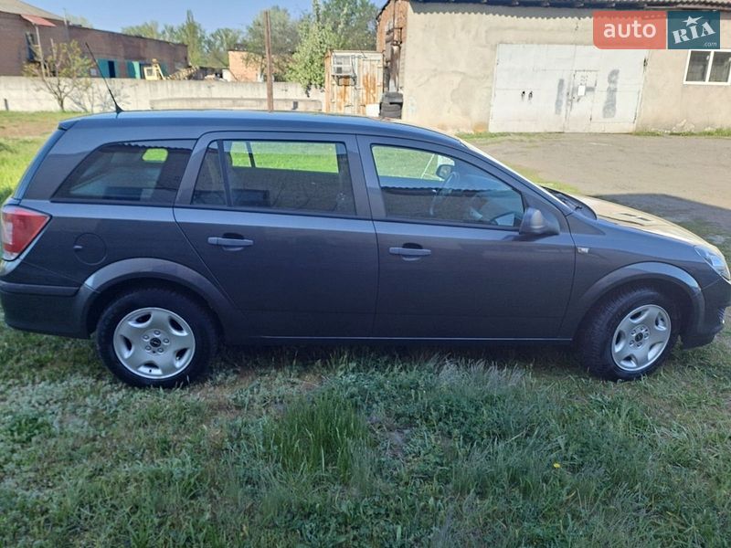 Універсал Opel Astra 2009 в Решетилівці