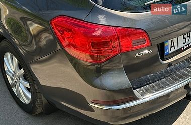 Универсал Opel Astra 2014 в Киеве