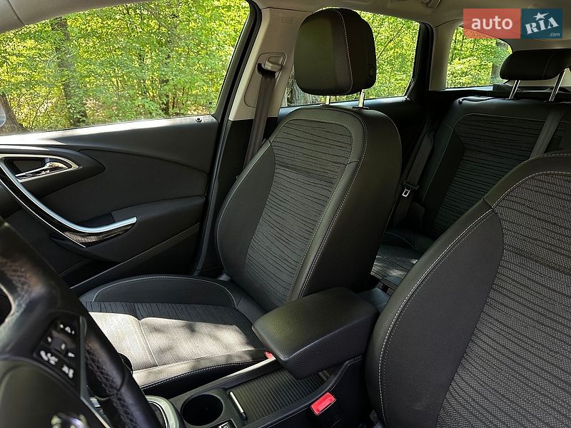 Универсал Opel Astra 2014 в Киеве