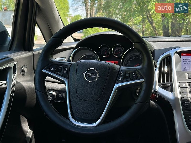 Универсал Opel Astra 2014 в Киеве