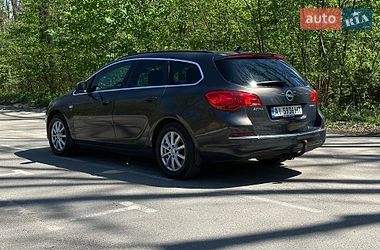 Универсал Opel Astra 2014 в Киеве