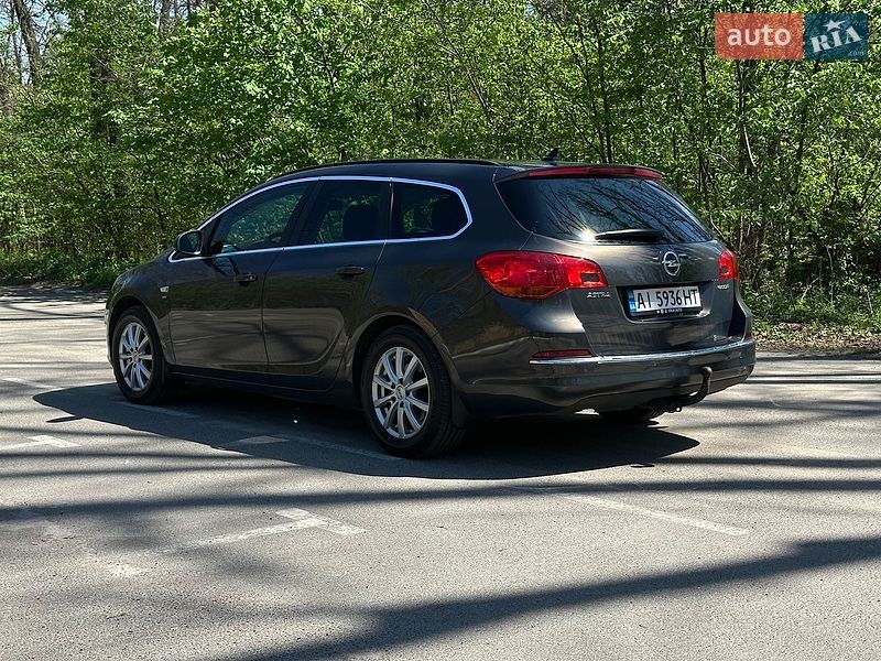 Универсал Opel Astra 2014 в Киеве