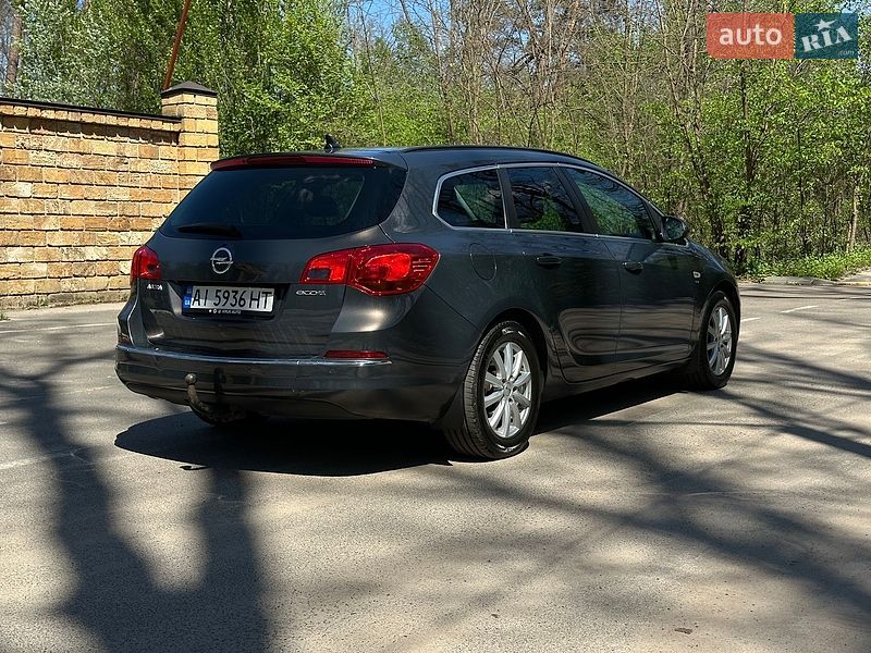 Универсал Opel Astra 2014 в Киеве