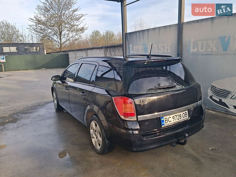 Универсал Opel Astra 2005 в Стрые