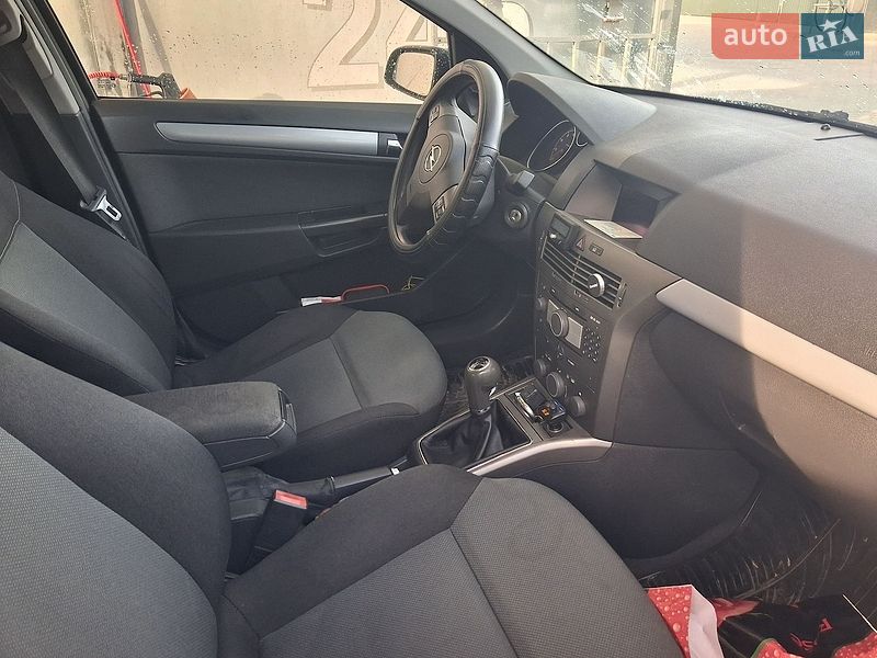 Универсал Opel Astra 2005 в Стрые