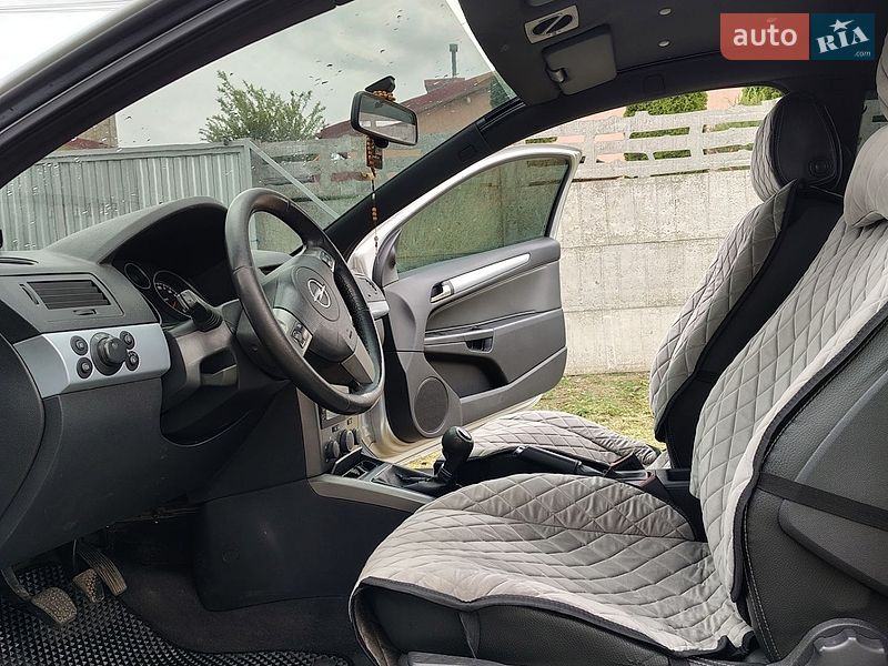 Хэтчбек Opel Astra 2006 в Львове