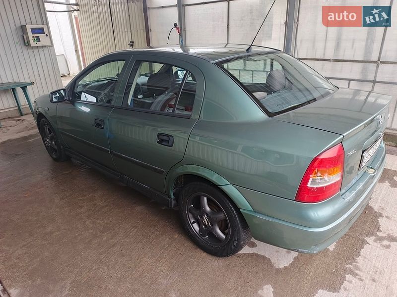 Седан Opel Astra 2000 в Черноморске