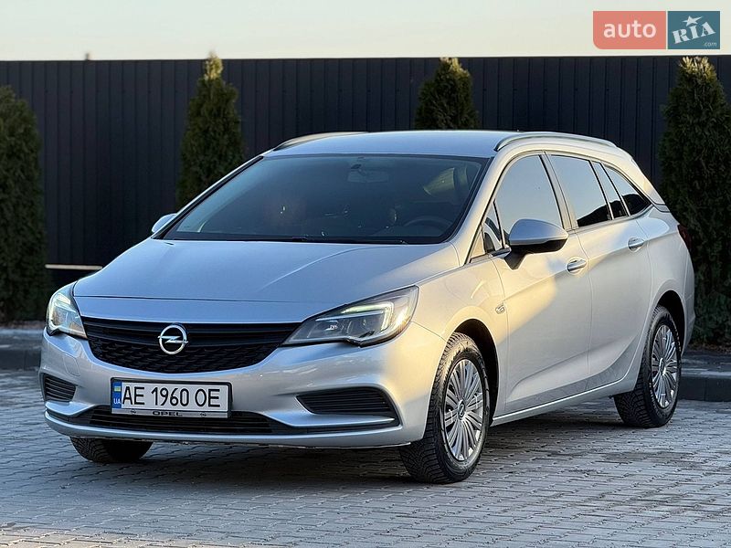 Универсал Opel Astra 2017 в Днепре