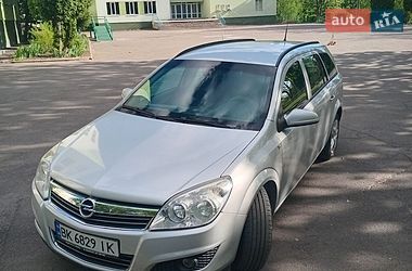 Універсал Opel Astra 2009 в Рівному