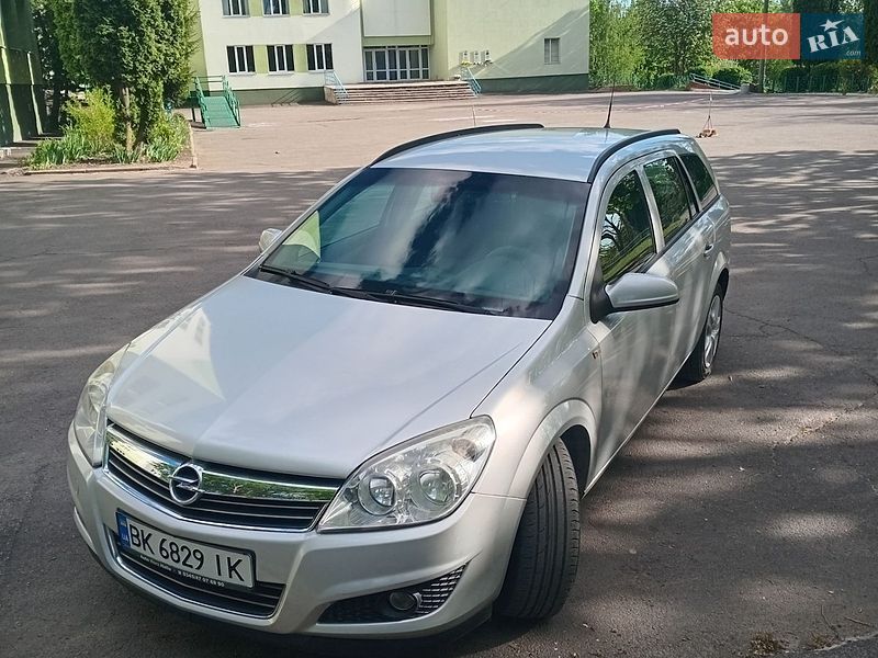 Универсал Opel Astra 2009 в Ровно