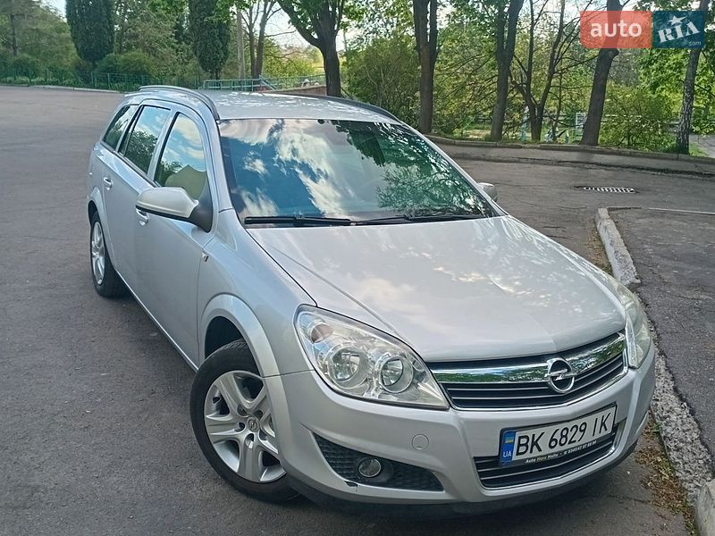 Универсал Opel Astra 2009 в Ровно