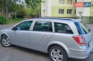 Универсал Opel Astra 2009 в Ровно
