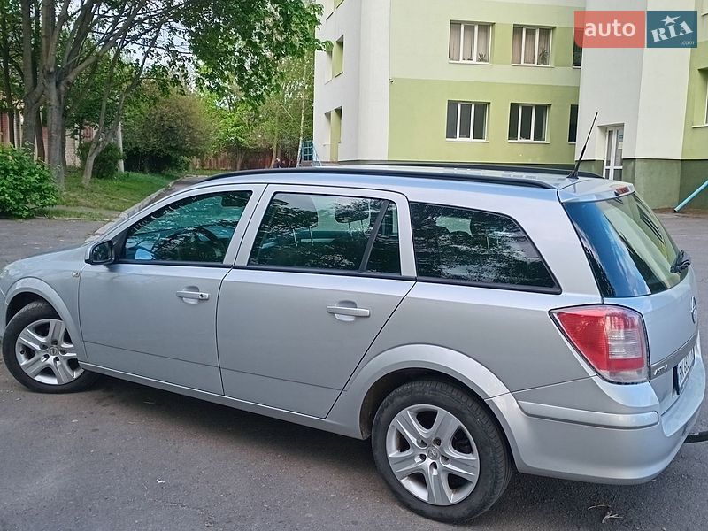 Универсал Opel Astra 2009 в Ровно