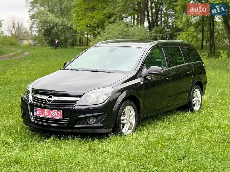 Універсал Opel Astra 2010 в Сумах