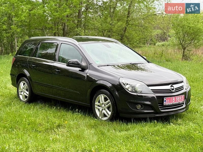 Універсал Opel Astra 2010 в Сумах