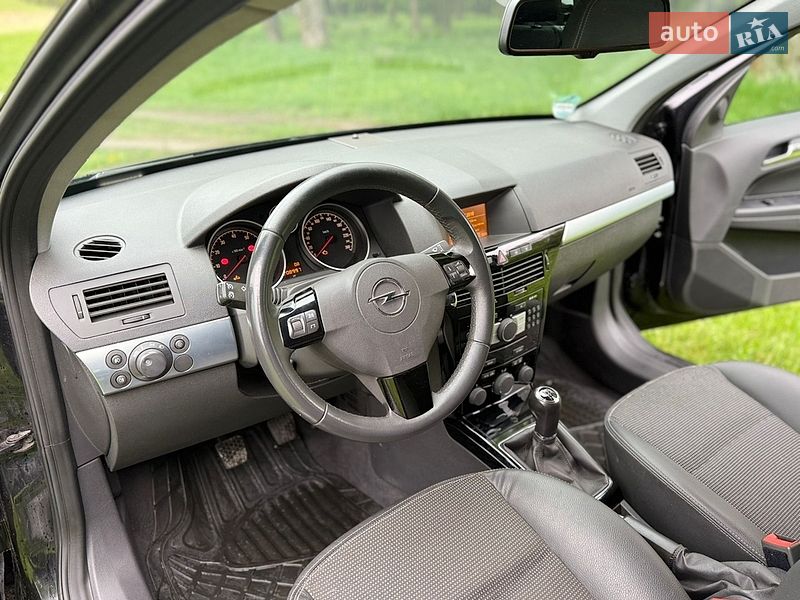 Універсал Opel Astra 2010 в Сумах