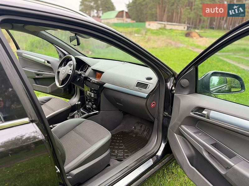 Універсал Opel Astra 2010 в Сумах
