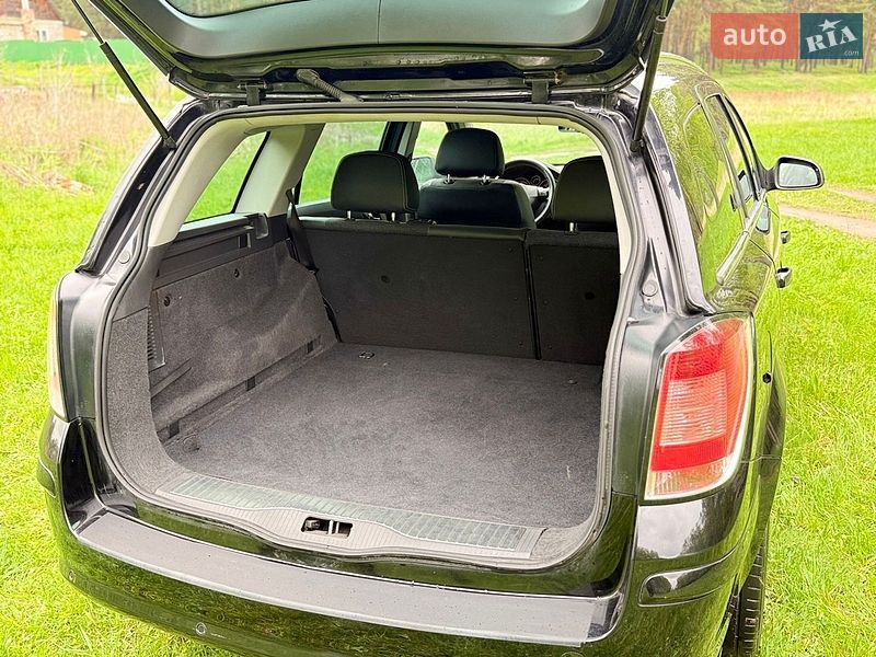 Універсал Opel Astra 2010 в Сумах