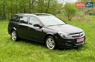 Універсал Opel Astra 2010 в Сумах