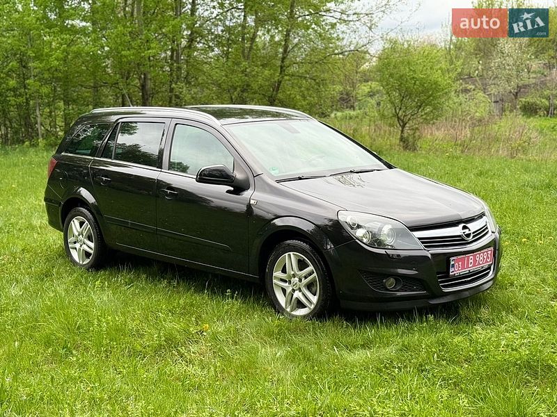 Універсал Opel Astra 2010 в Сумах