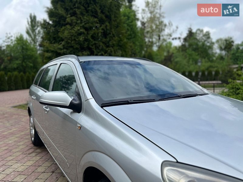 Универсал Opel Astra 2008 в Жовкве