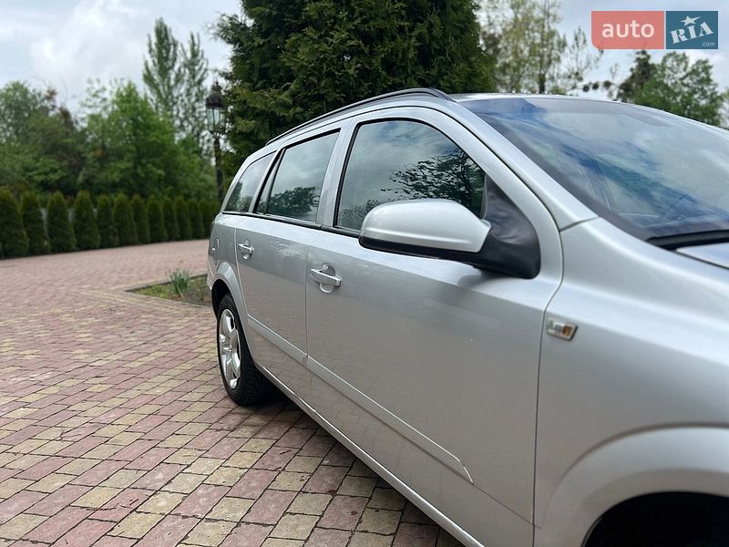 Универсал Opel Astra 2008 в Жовкве