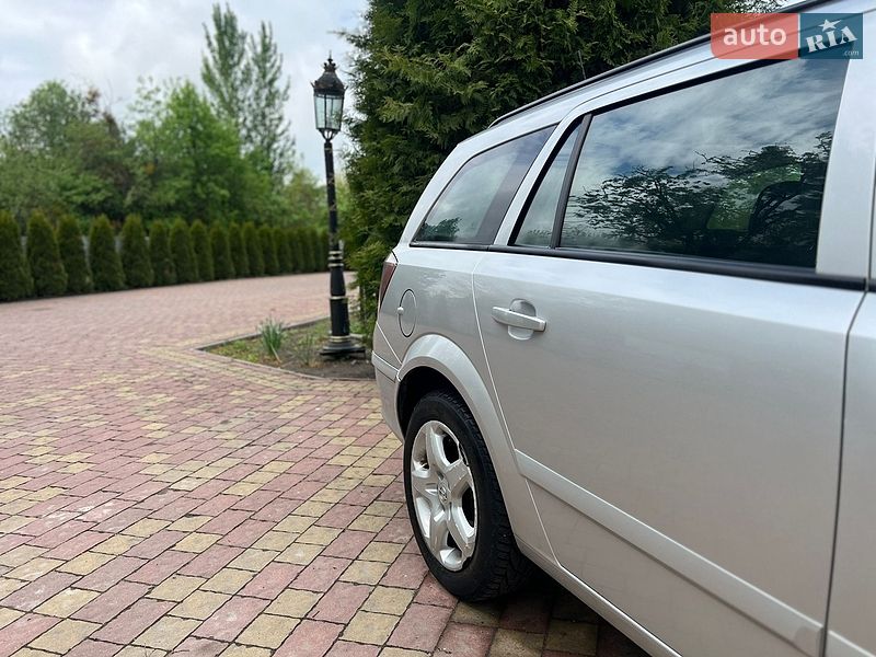 Универсал Opel Astra 2008 в Жовкве