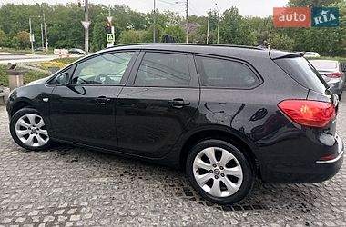 Универсал Opel Astra 2015 в Львове