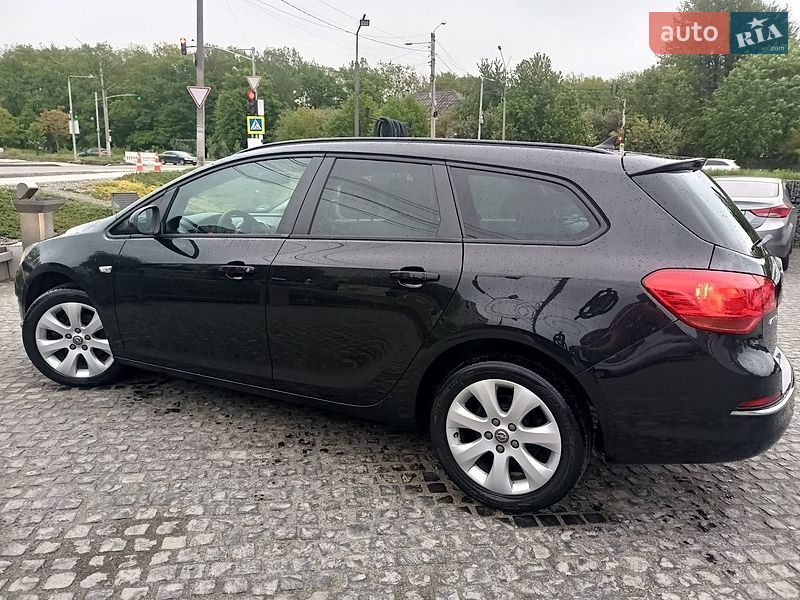 Универсал Opel Astra 2015 в Львове
